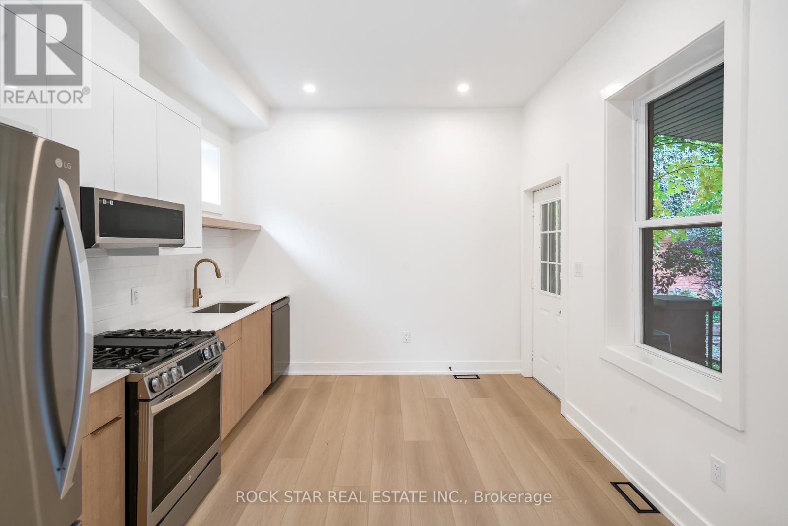 Photo 26 of 42 Ray Street S, Hamilton ON