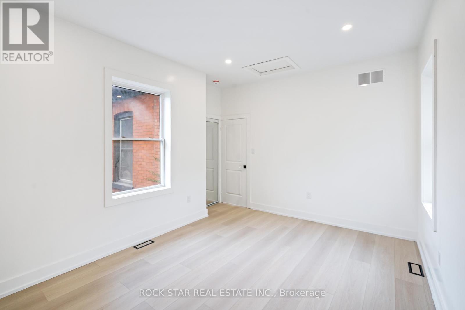 Photo 36 of 42 Ray Street S, Hamilton ON
