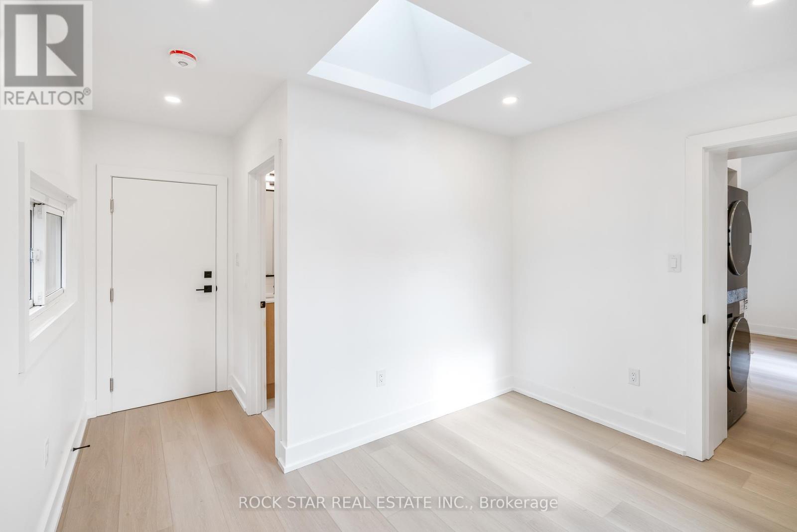 Photo 17 of 42 Ray Street S, Hamilton ON