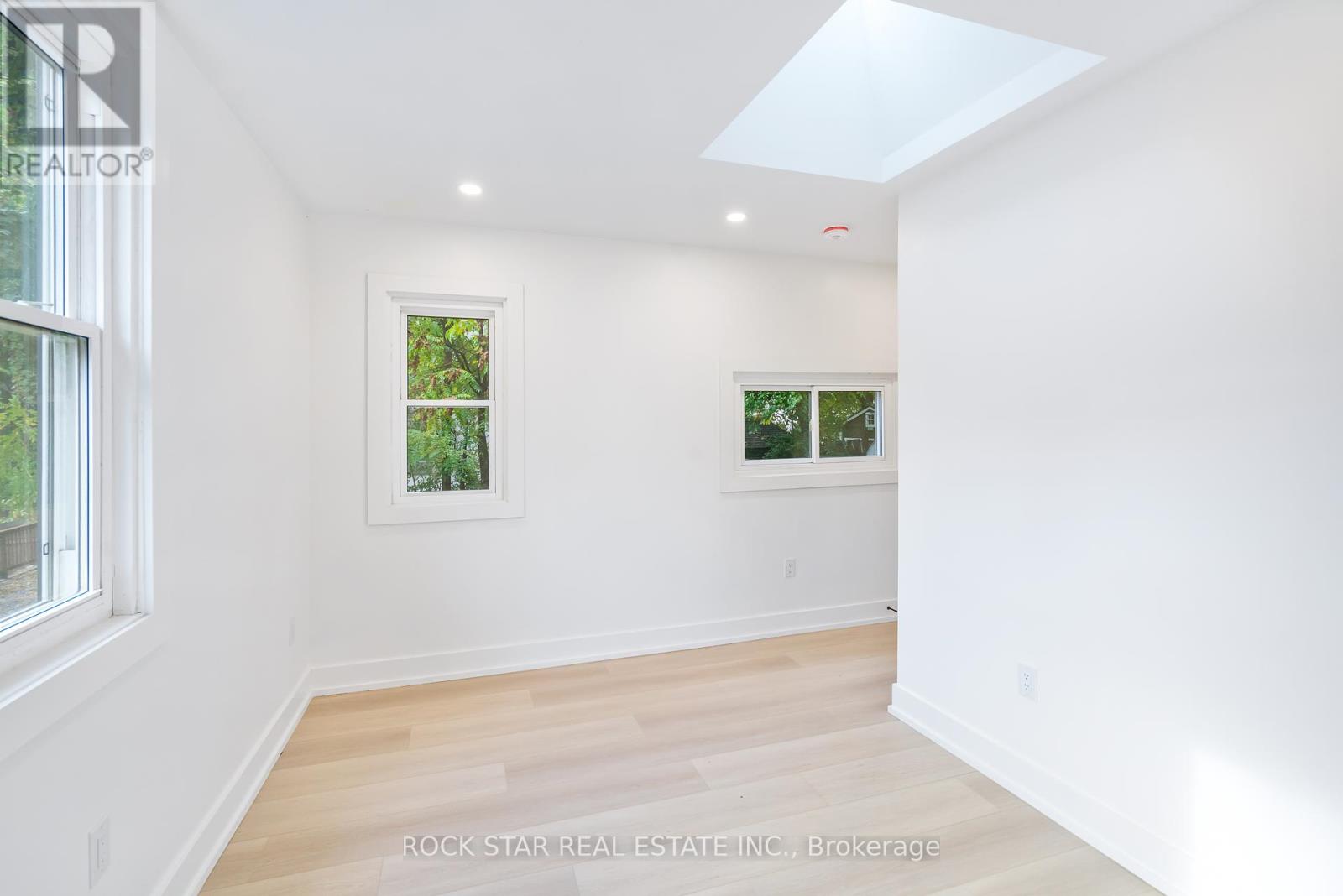 Photo 1 of 42 Ray Street S, Hamilton ON