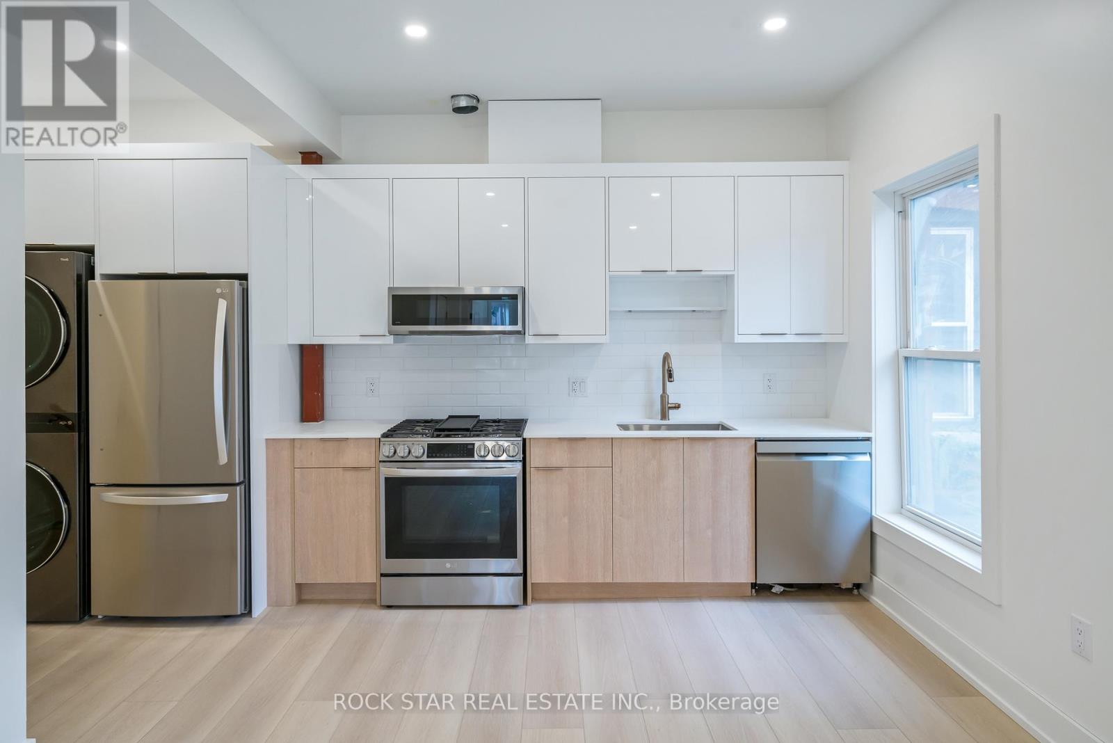 Photo 21 of 42 Ray Street S, Hamilton ON
