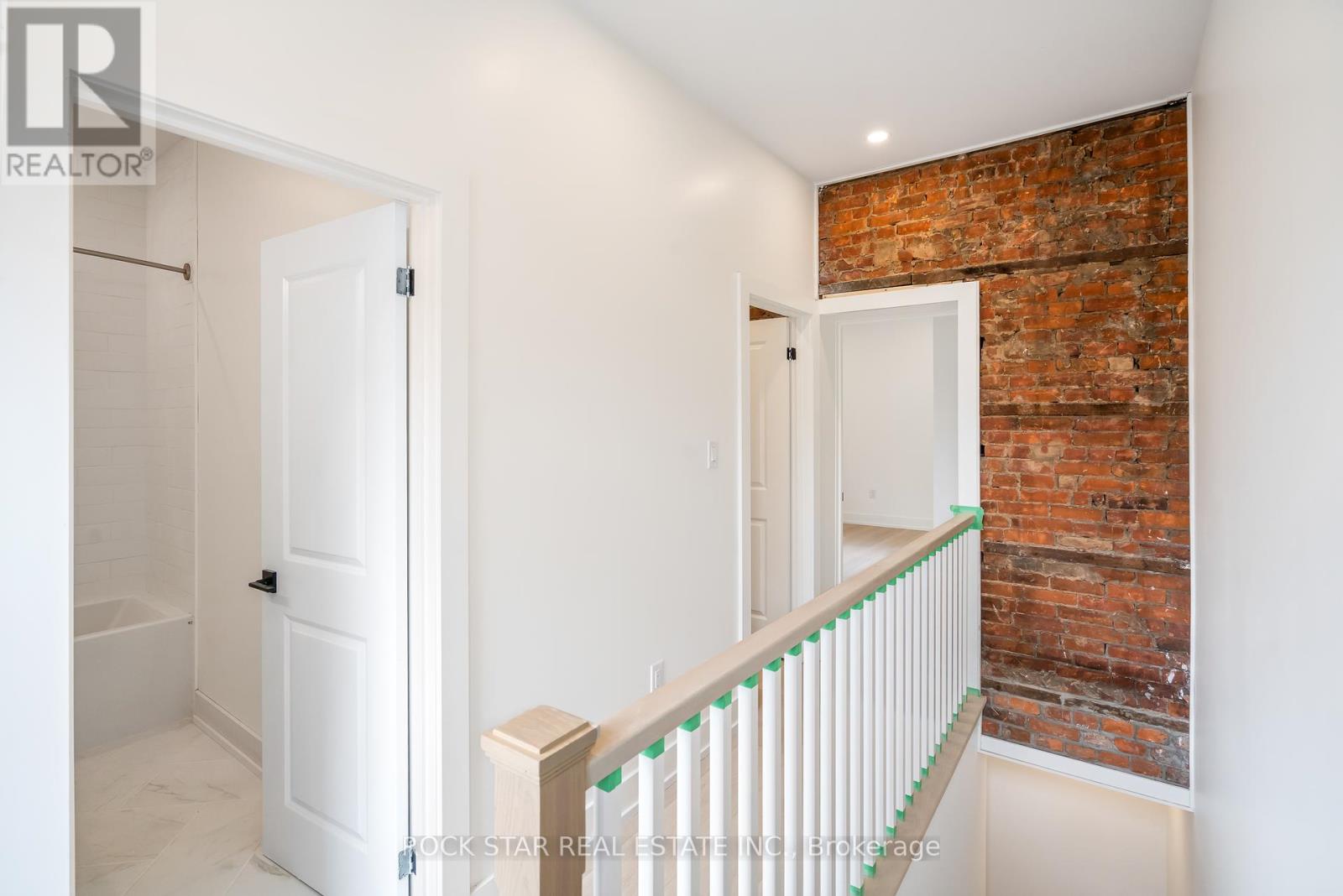 Photo 40 of 42 Ray Street S, Hamilton ON