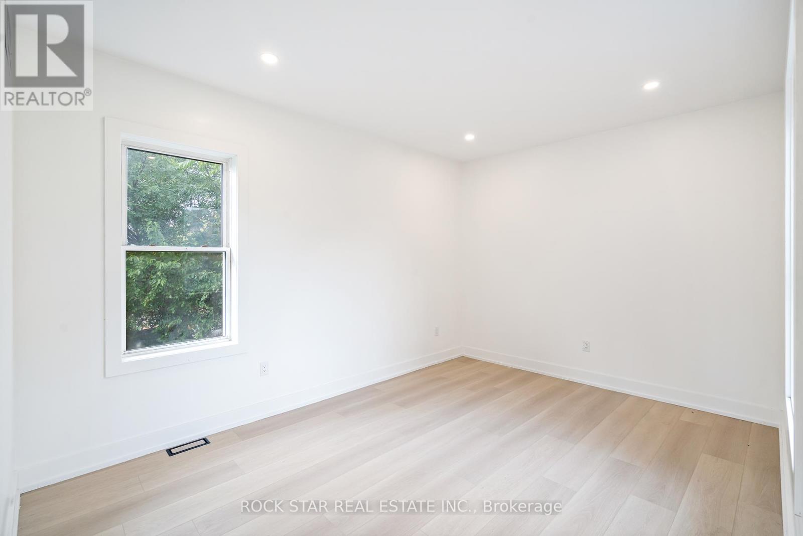 Photo 6 of 42 Ray Street S, Hamilton ON