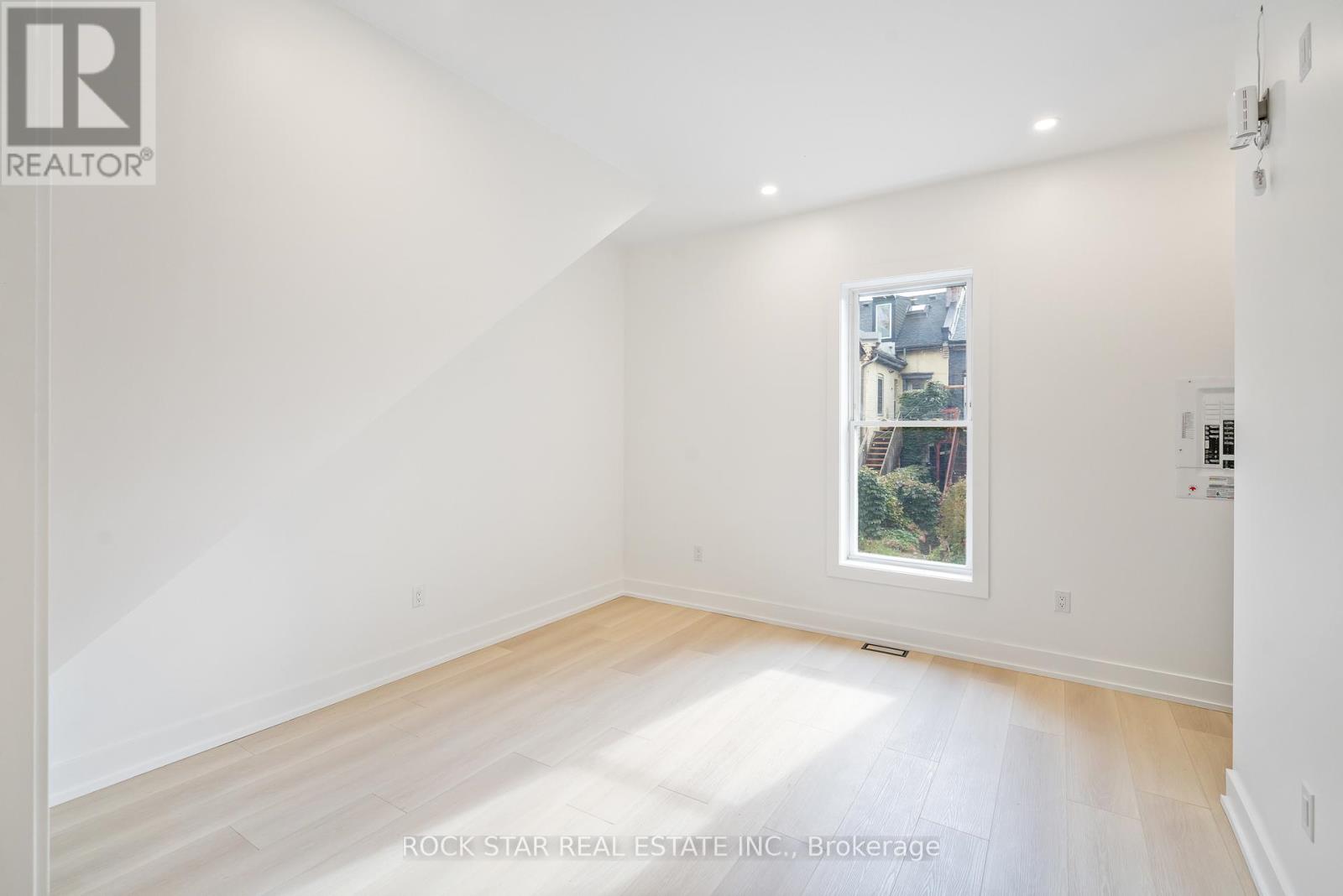 Photo 38 of 42 Ray Street S, Hamilton ON