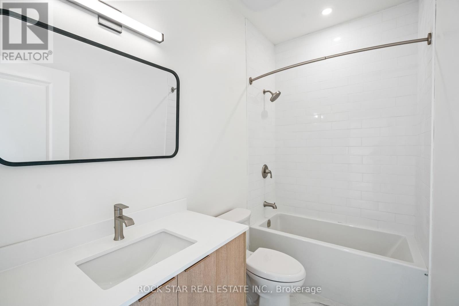 Photo 20 of 42 Ray Street S, Hamilton ON