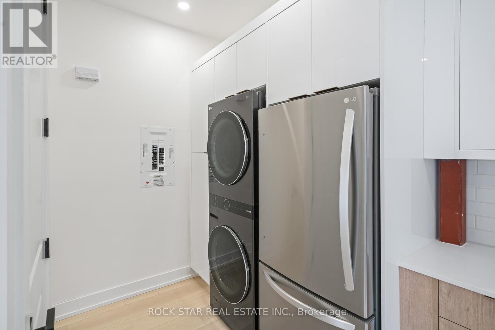 Photo 32 of 42 Ray Street S, Hamilton ON
