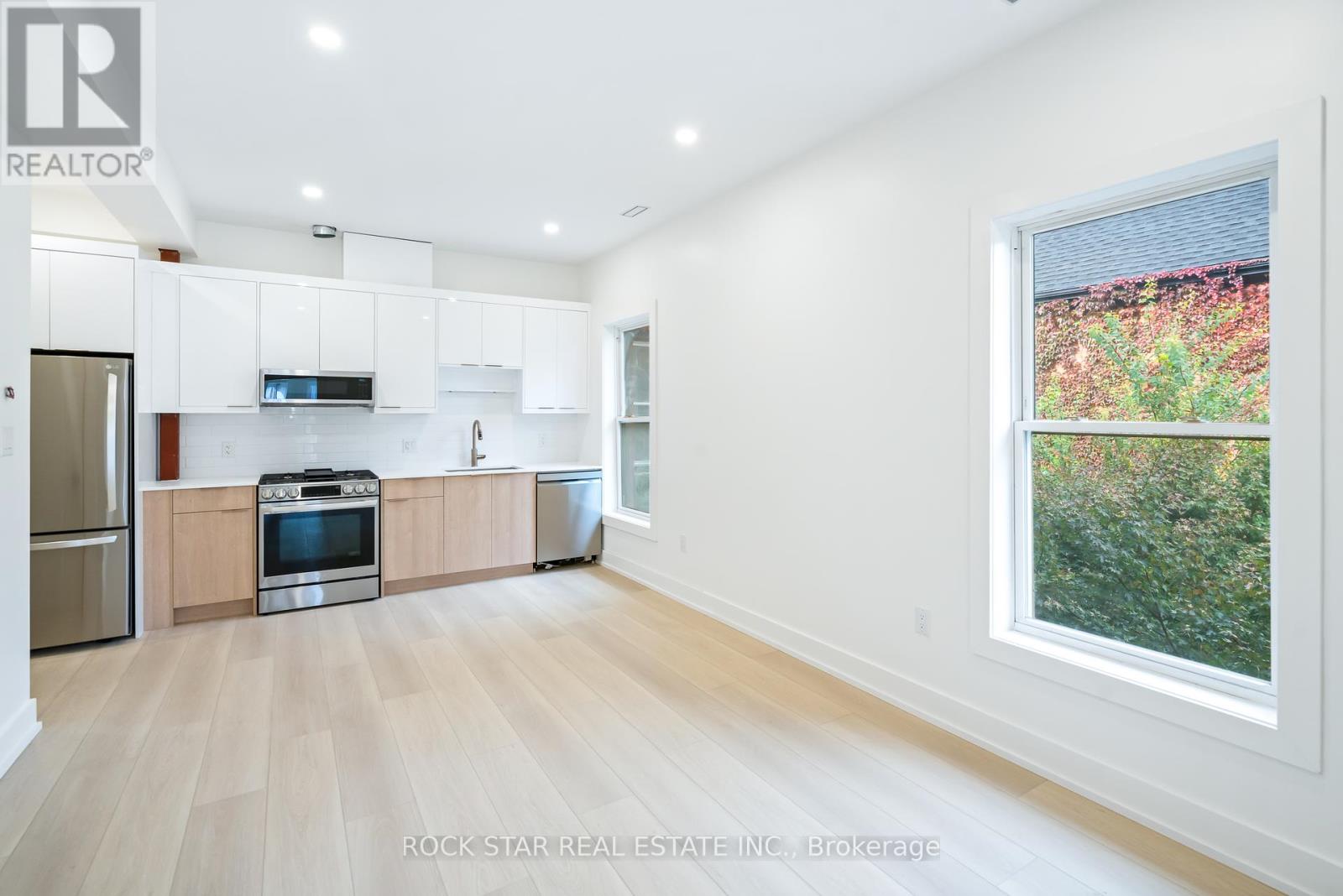 Photo 22 of 42 Ray Street S, Hamilton ON