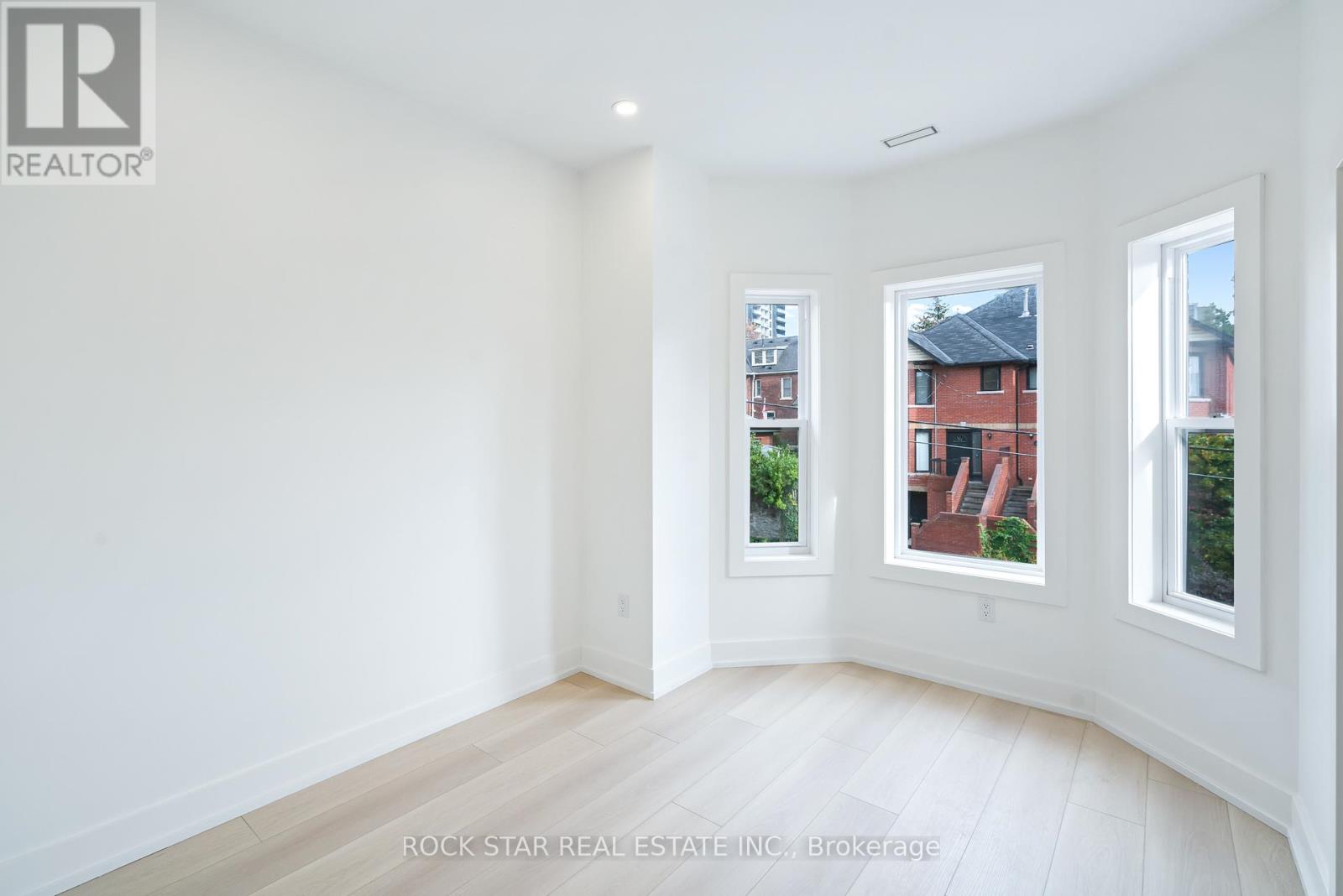 Photo 14 of 42 Ray Street S, Hamilton ON