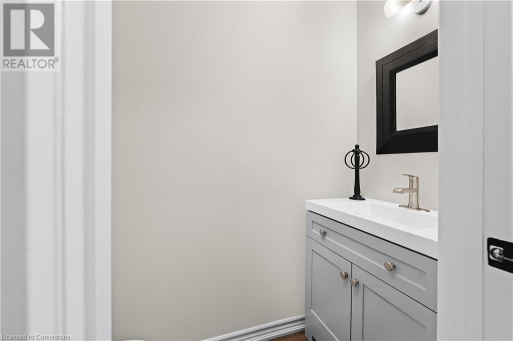 Photo 23 of 34 Merritt Crescent, Grimsby ON