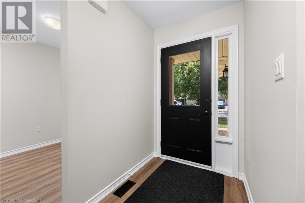 Photo 18 of 34 Merritt Crescent, Grimsby ON