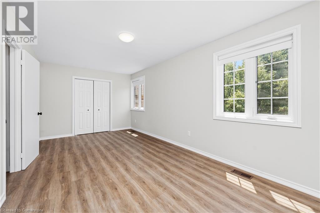 Photo 16 of 34 Merritt Crescent, Grimsby ON