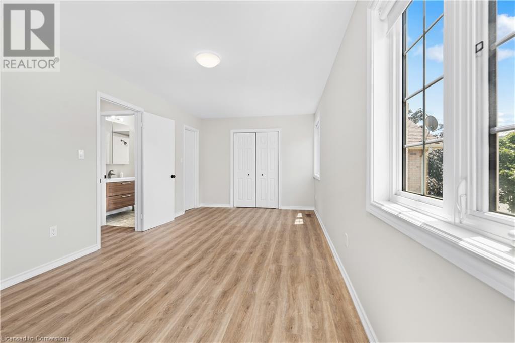 Photo 21 of 34 Merritt Crescent, Grimsby ON