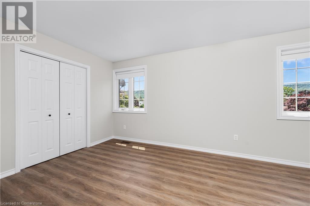 Photo 13 of 34 Merritt Crescent, Grimsby ON