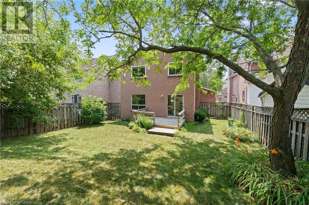 Photo 10 of 34 Merritt Crescent, Grimsby ON