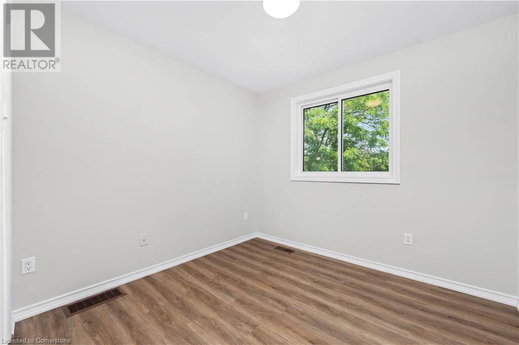 Photo 24 of 34 Merritt Crescent, Grimsby ON