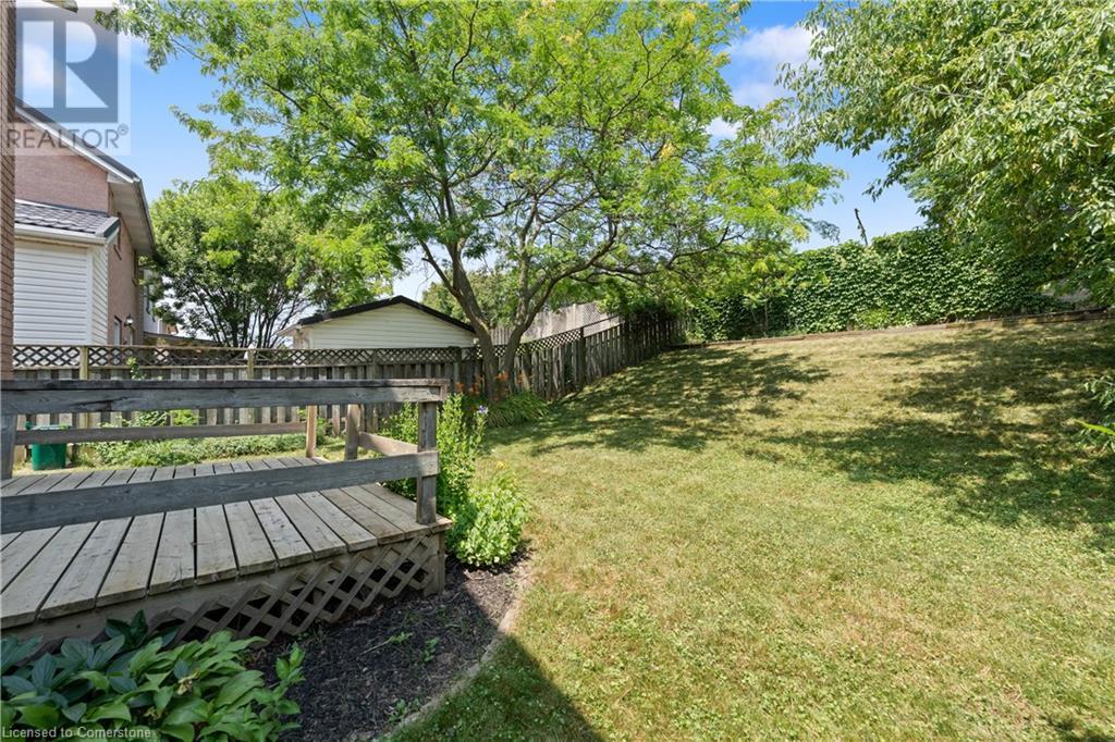 Photo 5 of 34 Merritt Crescent, Grimsby ON