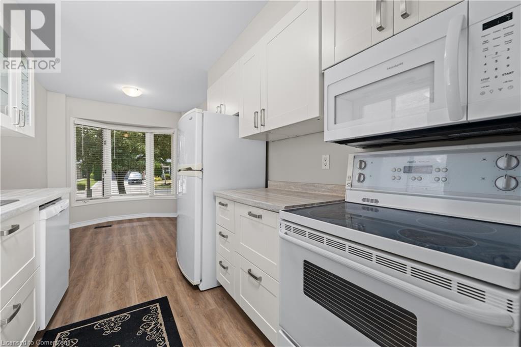 Photo 20 of 34 Merritt Crescent, Grimsby ON