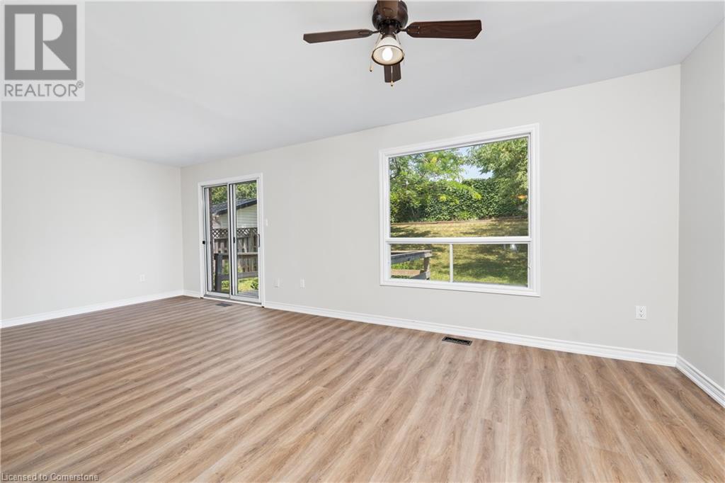 Photo 19 of 34 Merritt Crescent, Grimsby ON