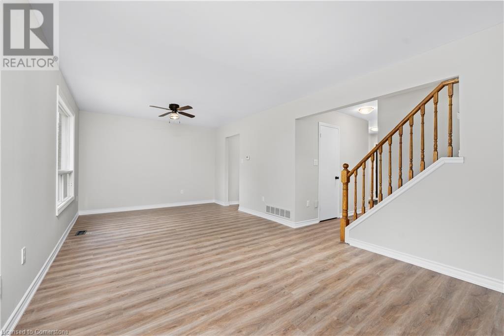 Photo 7 of 34 Merritt Crescent, Grimsby ON