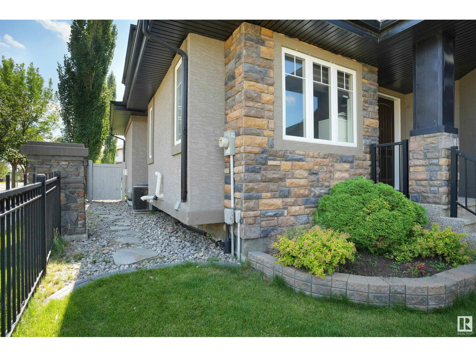 Photo 18 of 20503 58 Av Nw, Edmonton AB