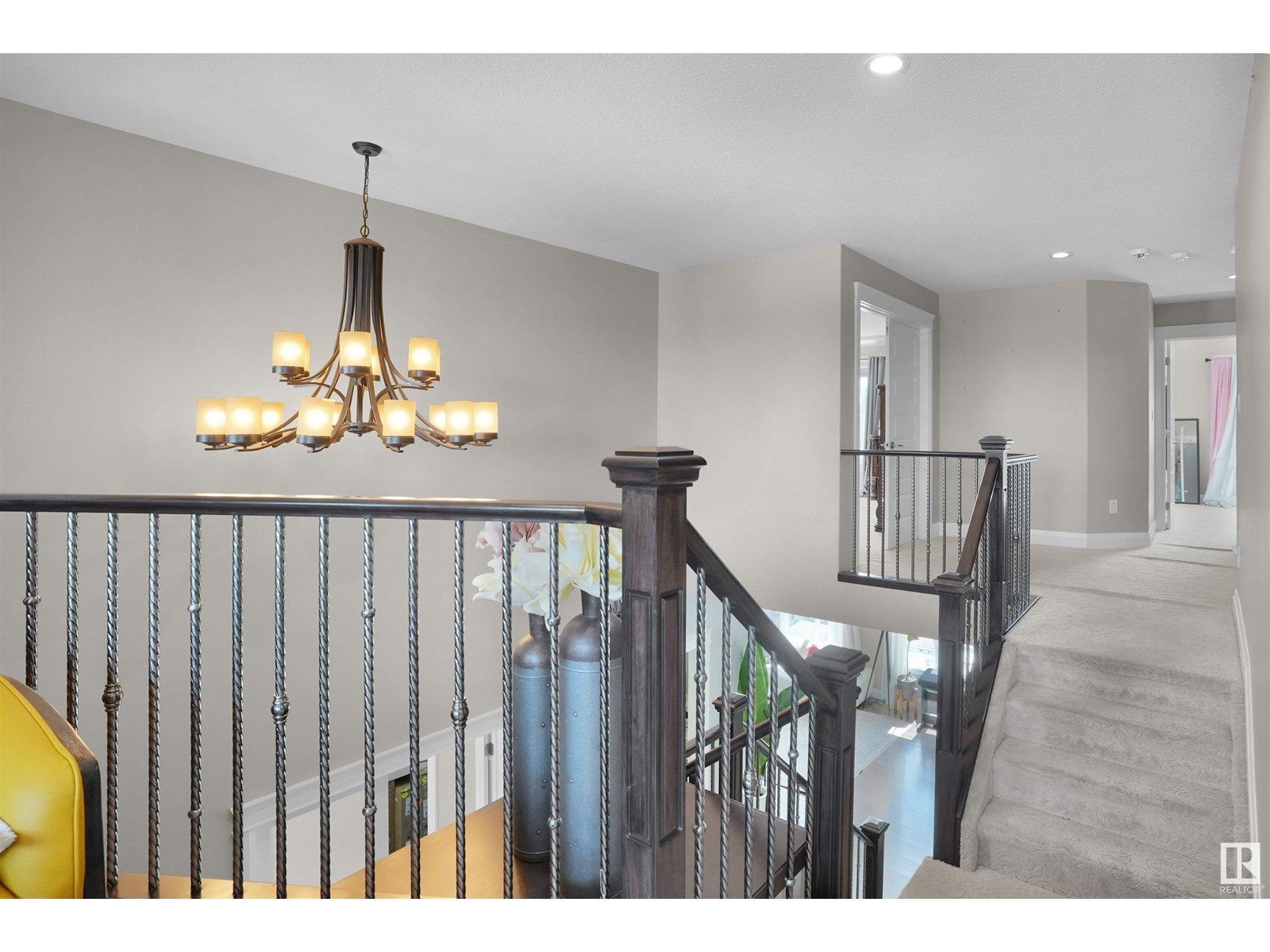 Photo 3 of 20503 58 Av Nw, Edmonton AB