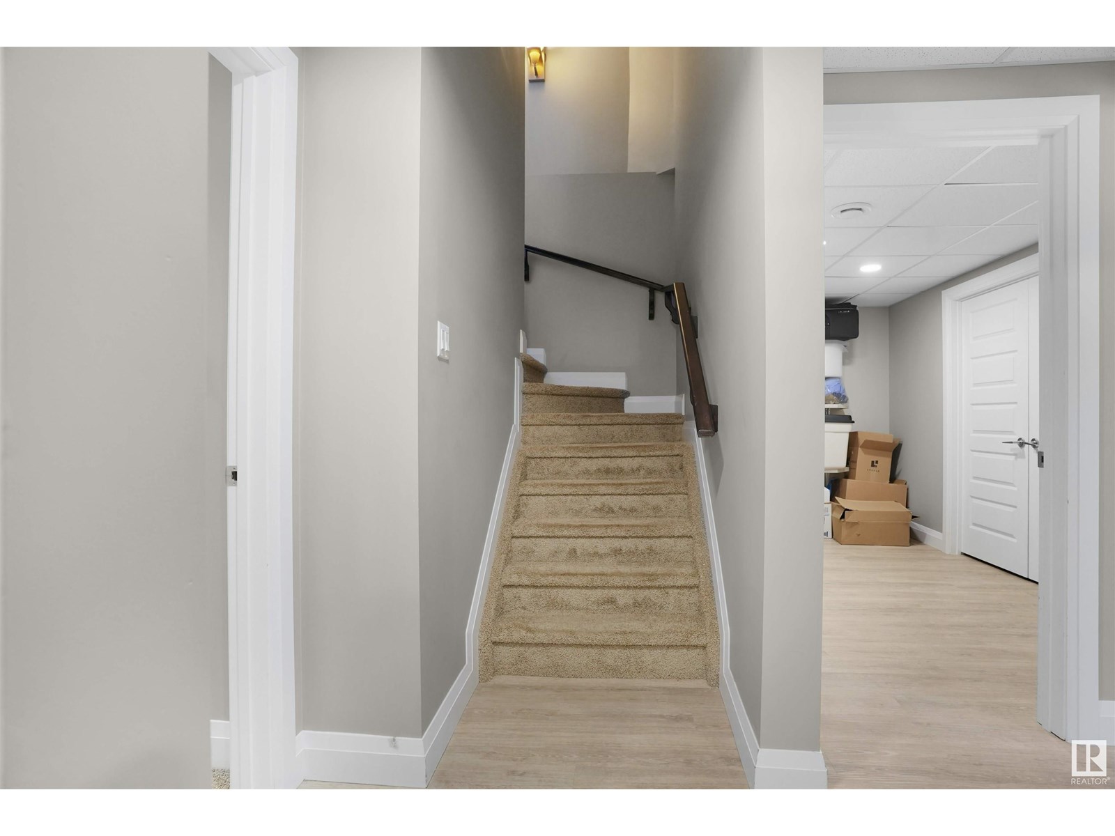 Photo 4 of 20503 58 Av Nw, Edmonton AB