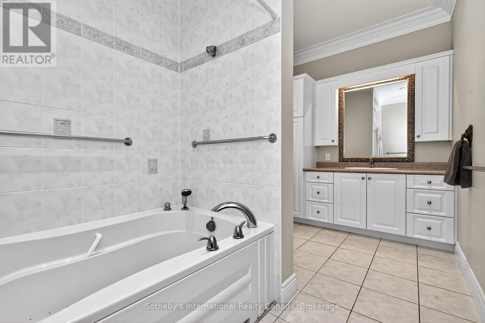 Photo 29 of 435 Mundys Bay Road, Midland ON