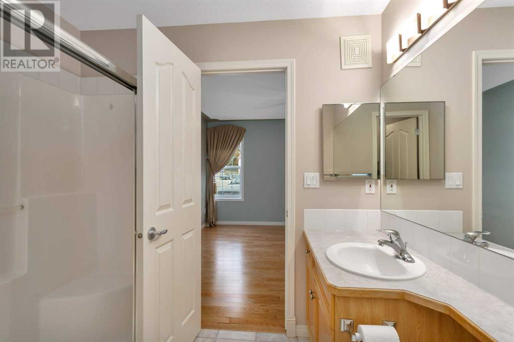 Photo 4 of 102 3501 49 Avenue, Red Deer AB