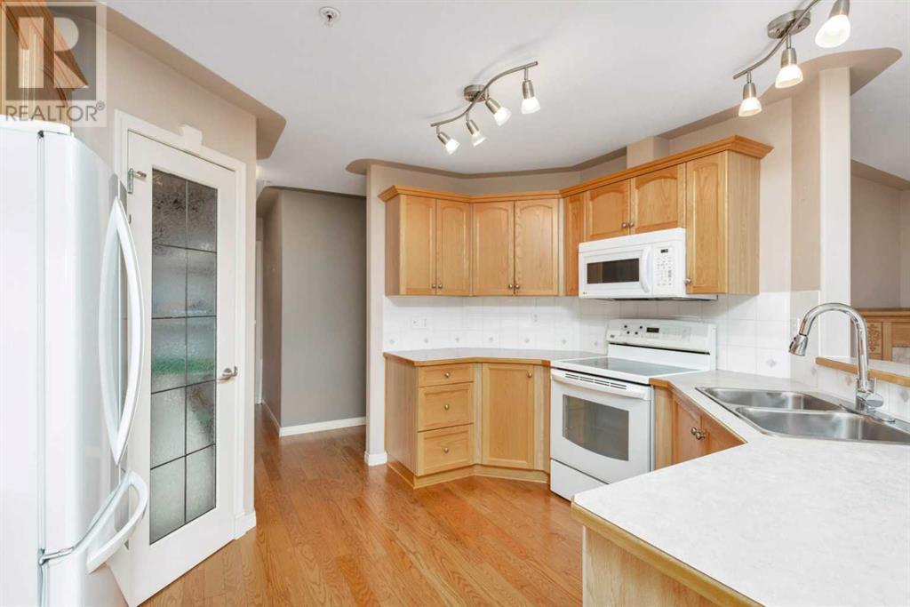Photo 13 of 102 3501 49 Avenue, Red Deer AB