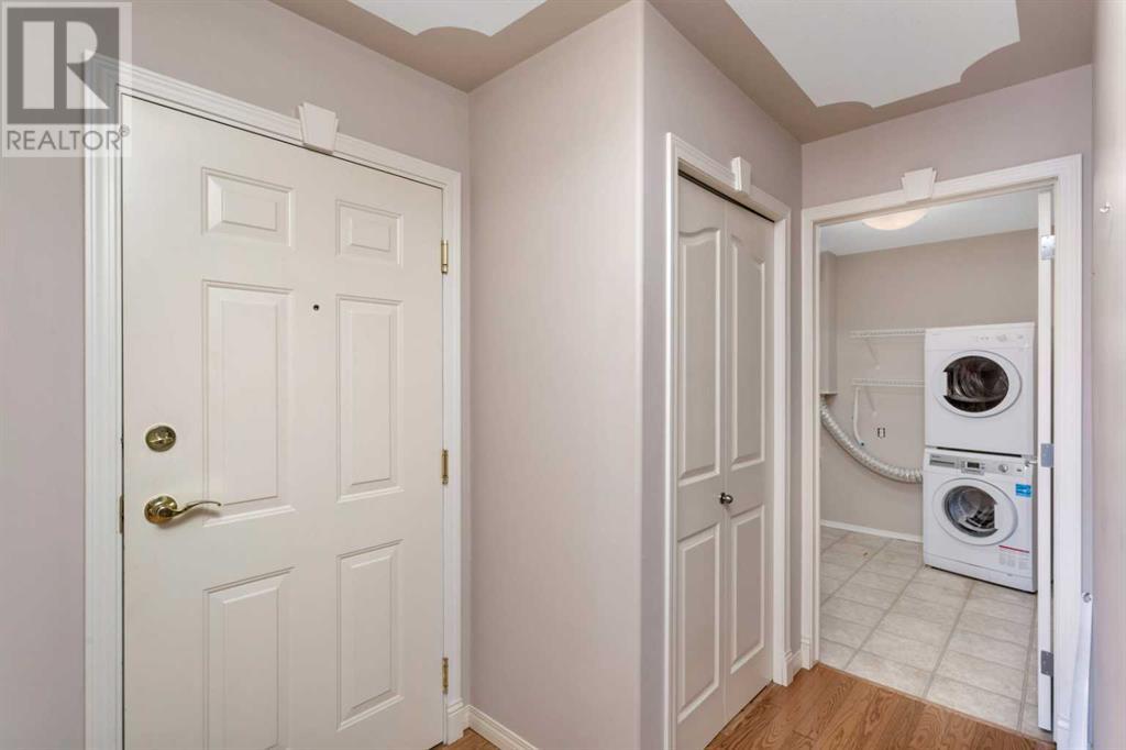 Photo 9 of 102 3501 49 Avenue, Red Deer AB