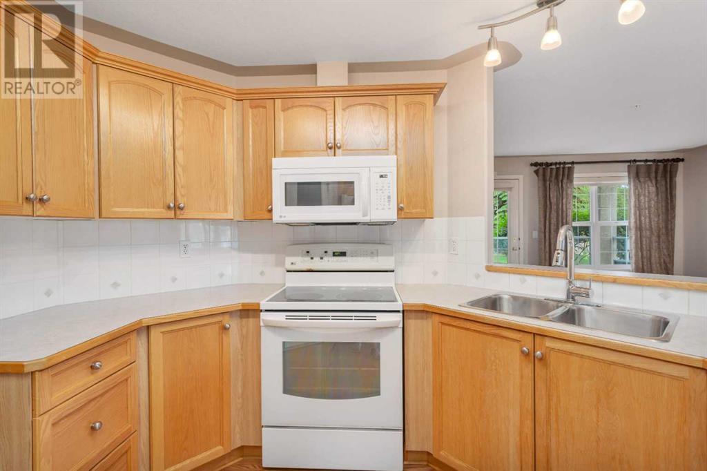 Photo 21 of 102 3501 49 Avenue, Red Deer AB