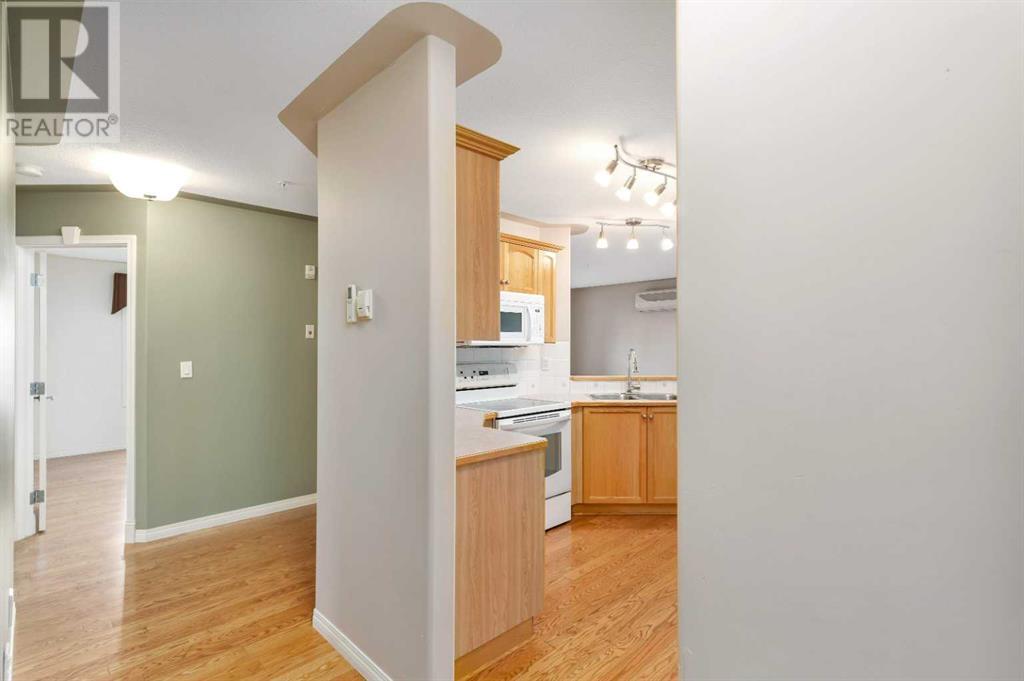 Photo 17 of 102 3501 49 Avenue, Red Deer AB
