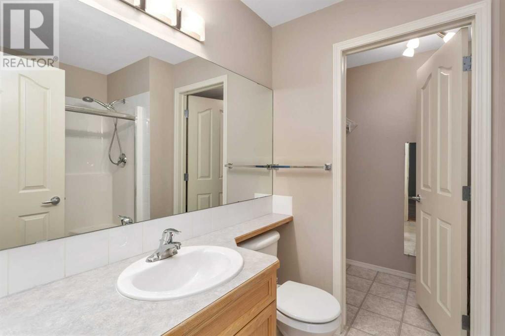 Photo 7 of 102 3501 49 Avenue, Red Deer AB
