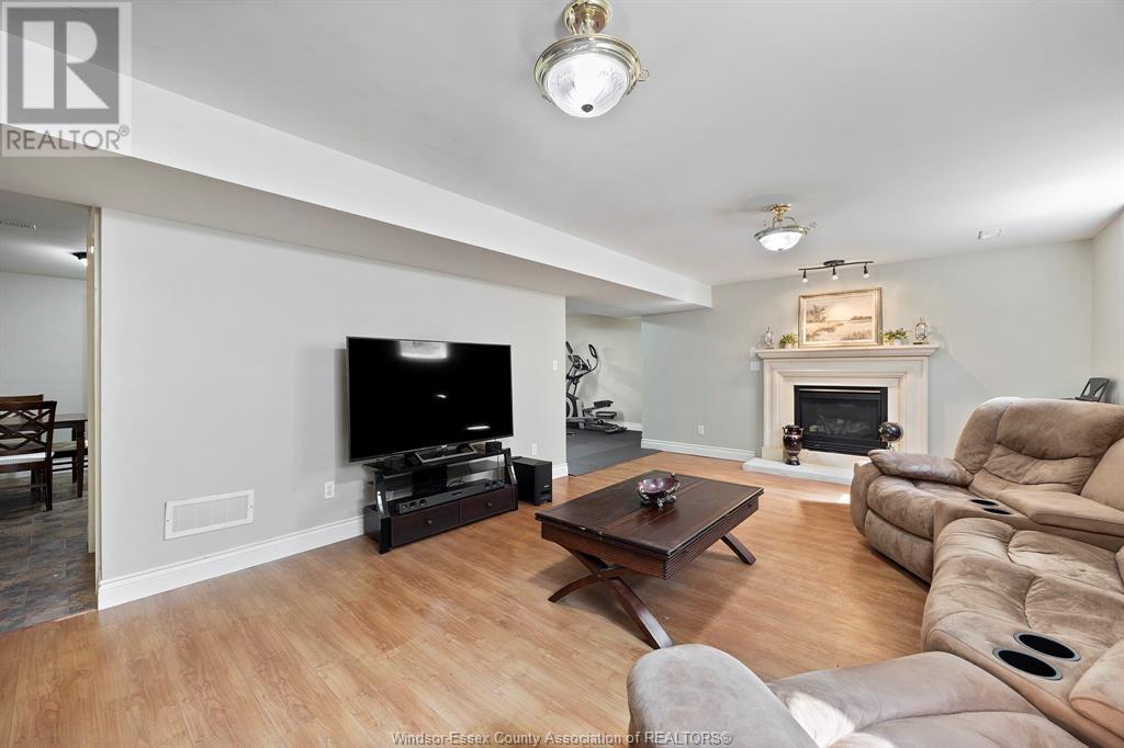 Photo 8 of 1042 Huntington Boulevard, Lakeshore ON