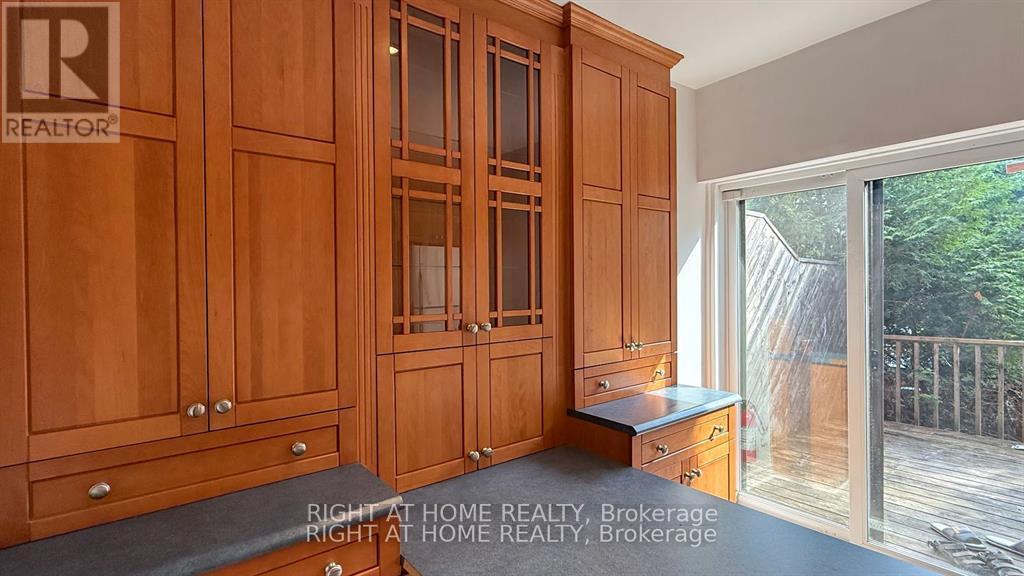 Photo 10 of 109 Sweetland Avenue, Ottawa ON