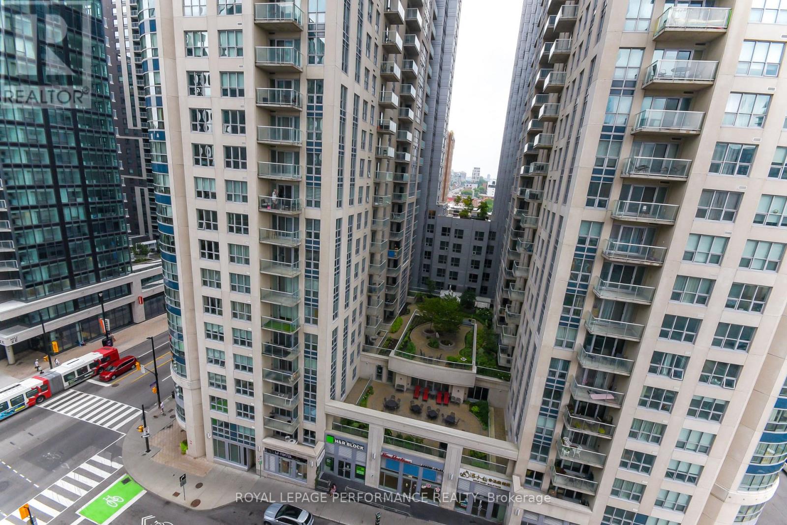 Photo 10 of 1107 234 Rideau Street, Ottawa ON