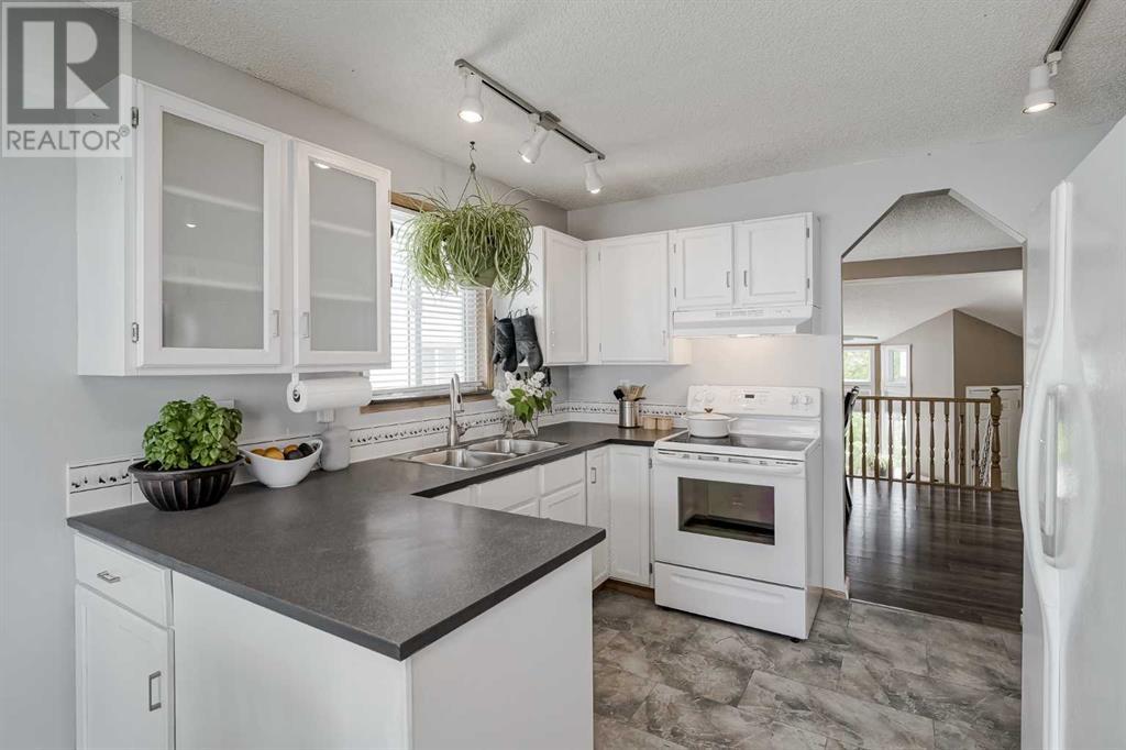 Single Family House 3 Level for Sale in  Harvest Glen Rise NE Harvest Hills Calgary 