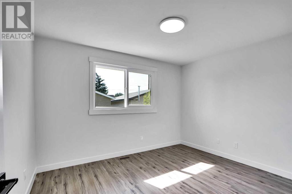 Single Family House Bungalow for Sale in  Pensville Road SE Penbrooke Meadows Calgary 