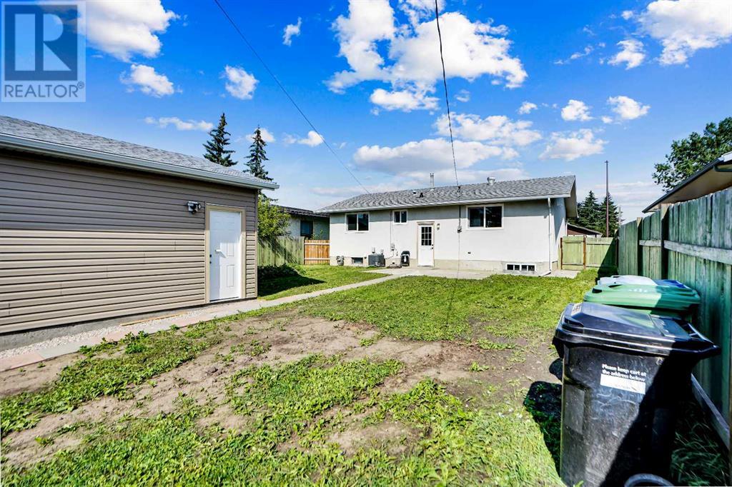 Single Family House Bungalow for Sale in  Pensville Road SE Penbrooke Meadows Calgary 