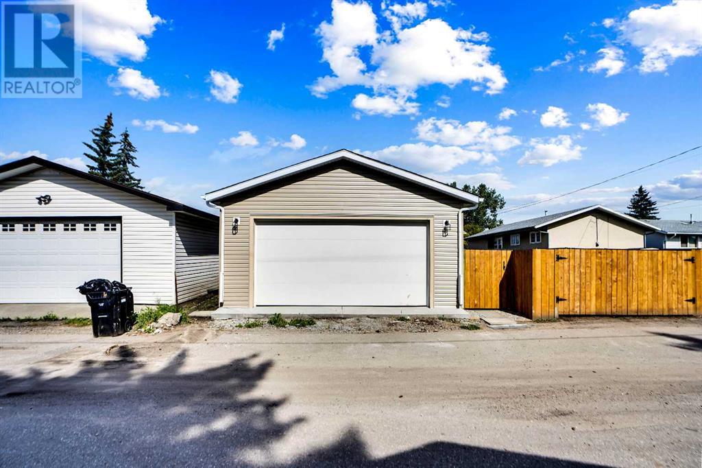Single Family House Bungalow for Sale in  Pensville Road SE Penbrooke Meadows Calgary 