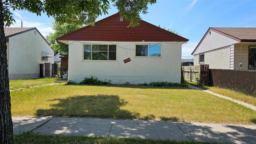 Photo 2 of 1216 Aberdeen Avenue, Winnipeg MB