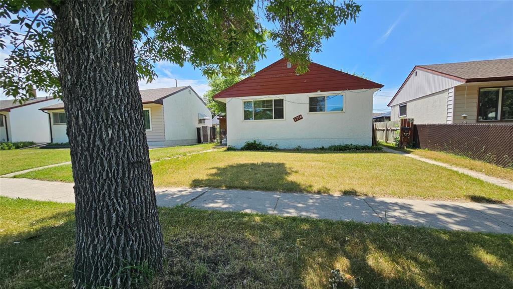 Photo 3 of 1216 Aberdeen Avenue, Winnipeg MB