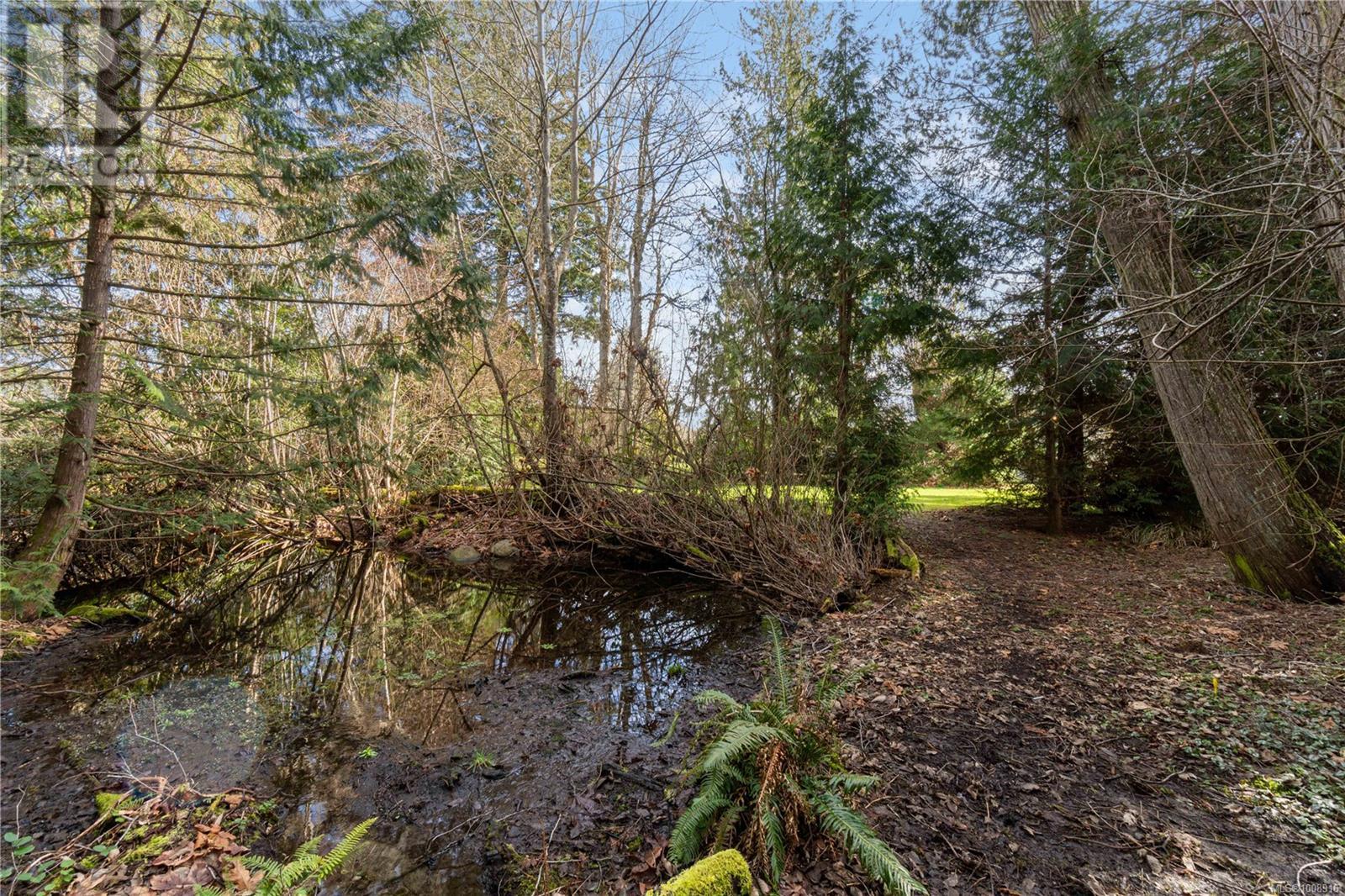 Photo 19 of 6100 Island Hwy W, Qualicum Beach BC