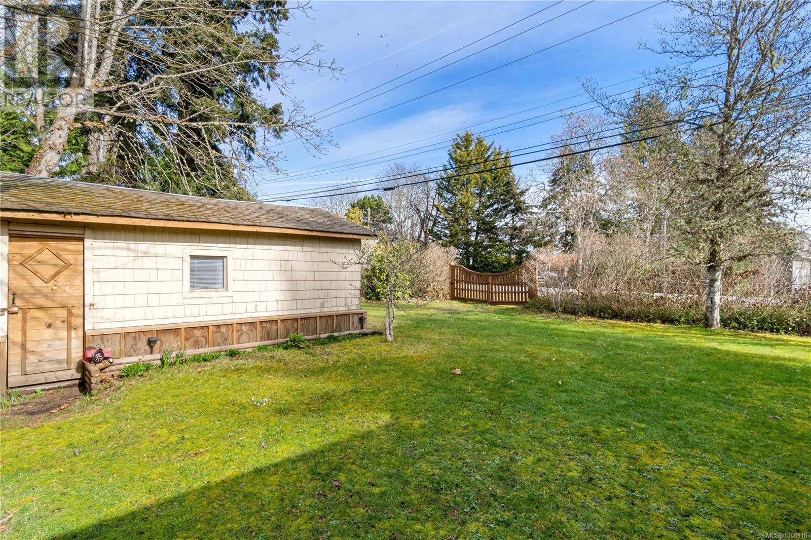 Photo 22 of 6100 Island Hwy W, Qualicum Beach BC
