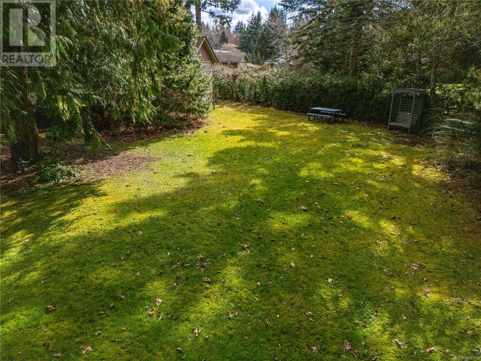 Photo 31 of 6100 Island Hwy W, Qualicum Beach BC