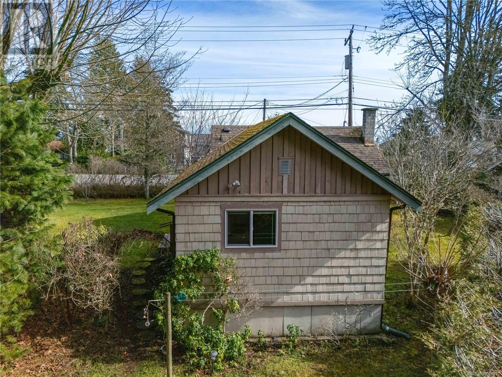 Photo 32 of 6100 Island Hwy W, Qualicum Beach BC