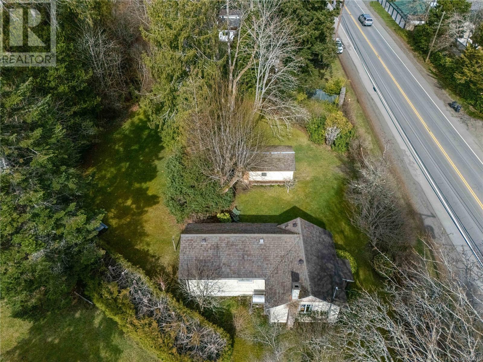 Photo 34 of 6100 Island Hwy W, Qualicum Beach BC