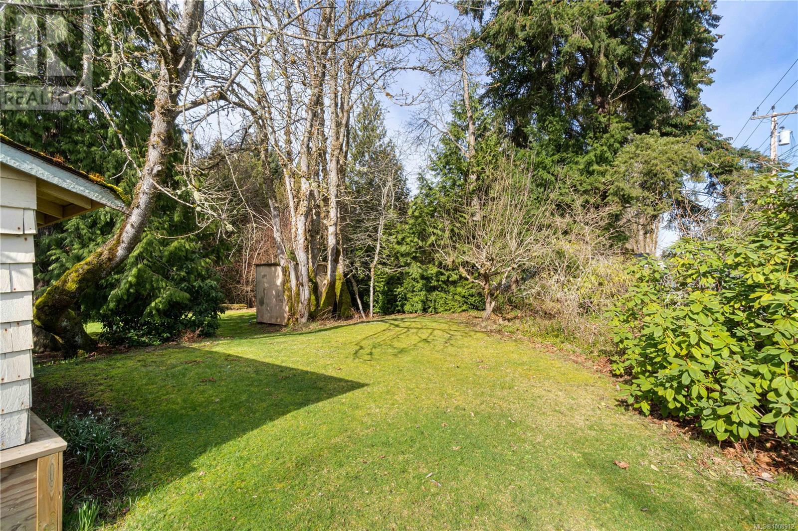 Photo 12 of 6100 Island Hwy W, Qualicum Beach BC