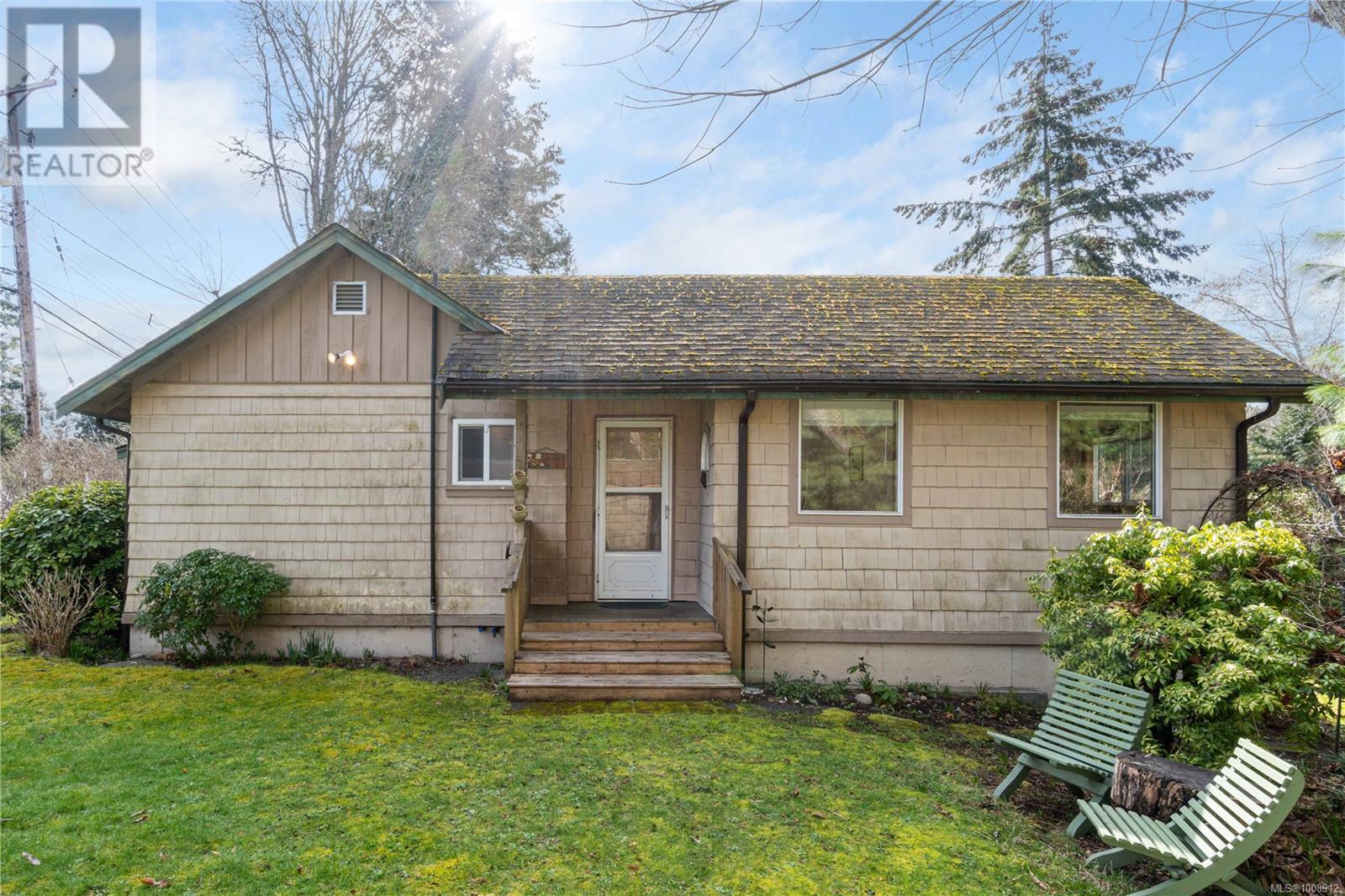 Photo 2 of 6100 Island Hwy W, Qualicum Beach BC