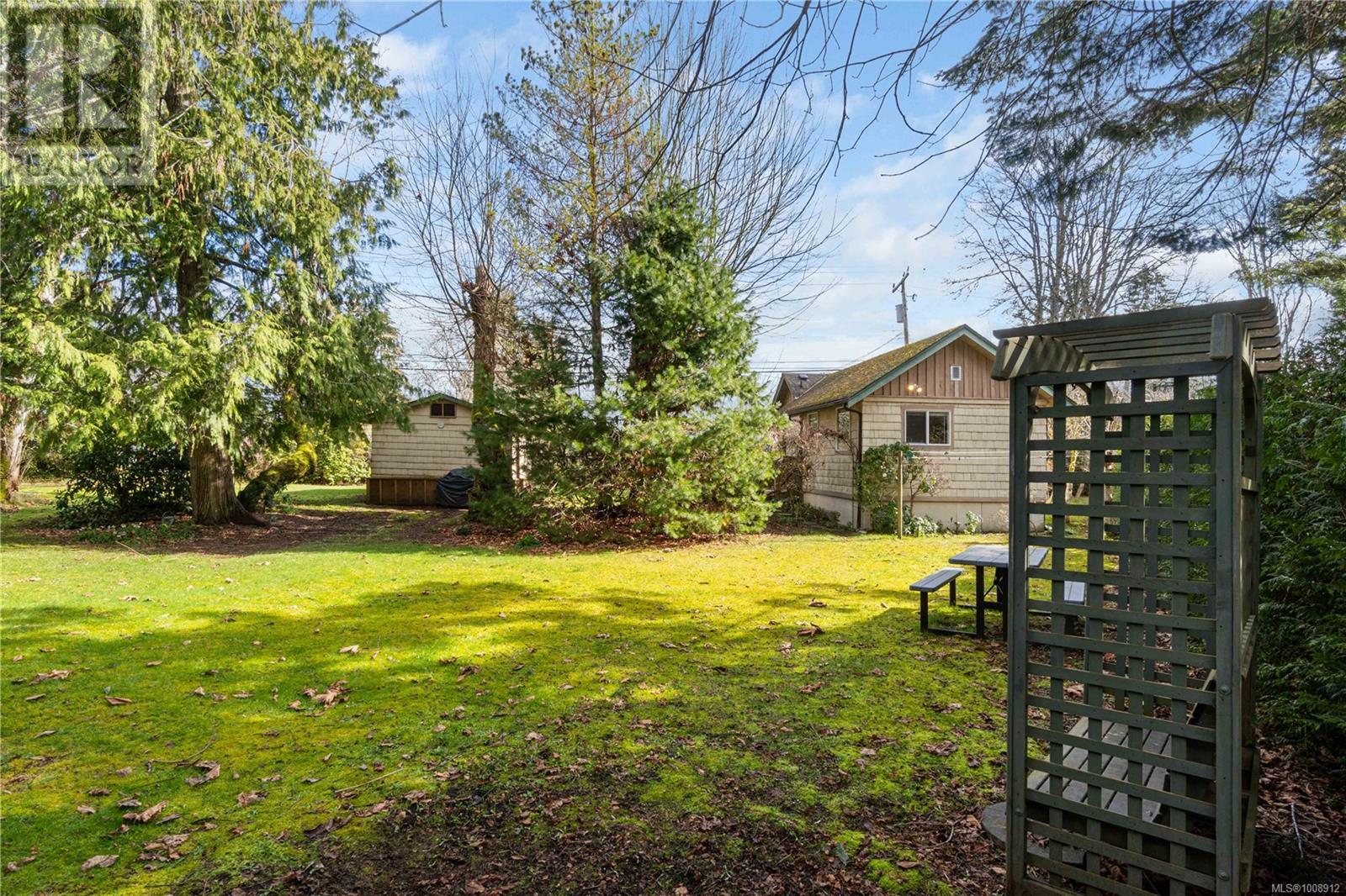 Photo 20 of 6100 Island Hwy W, Qualicum Beach BC